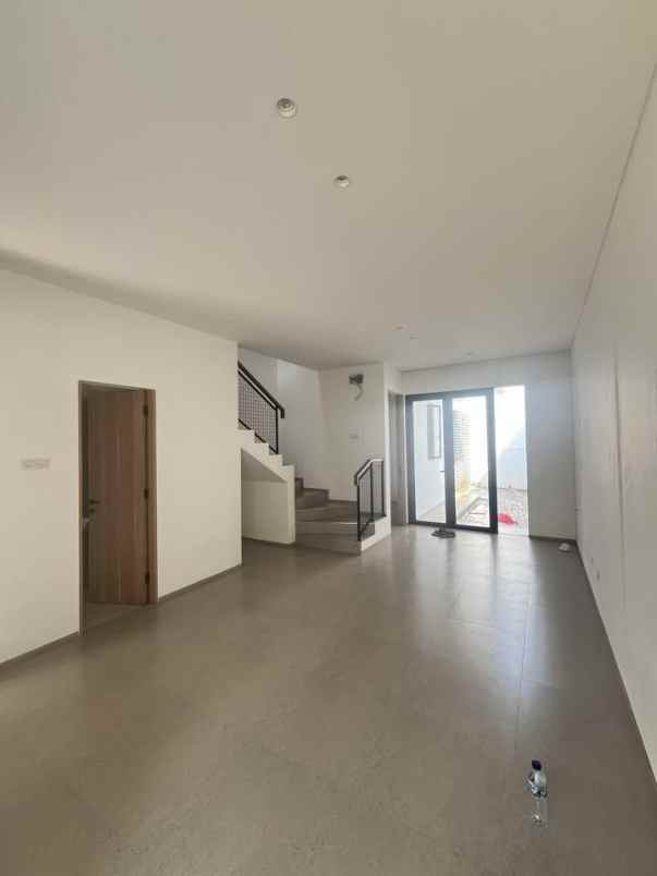 dijual rumah jl megapolitan cinere