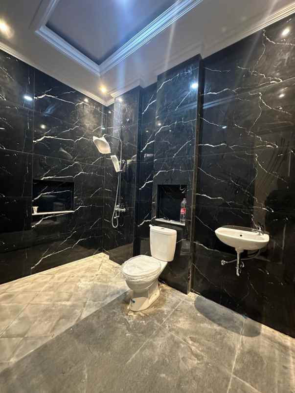 dijual rumah jl moch kahfi 1