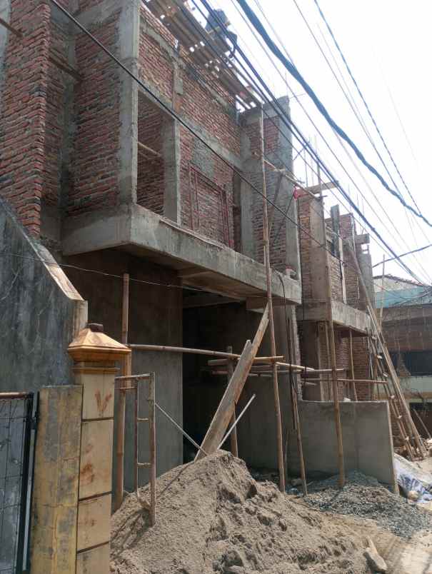 dijual rumah jl pasar rebo cijantung