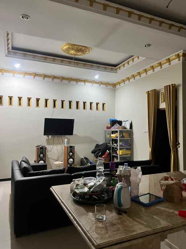 dijual rumah jl raden patah