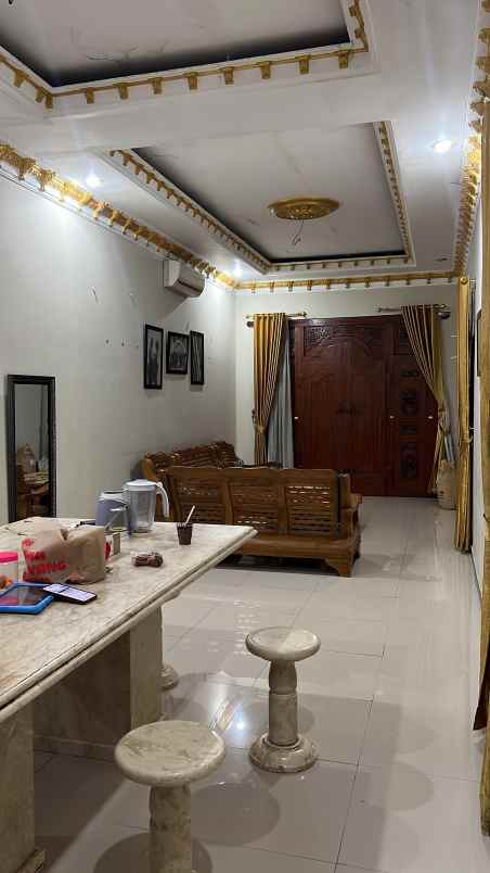 dijual rumah jl raden patah