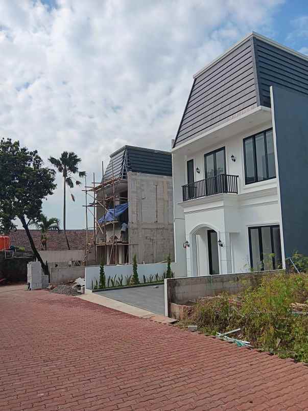dijual rumah jl raya caman kalimalang