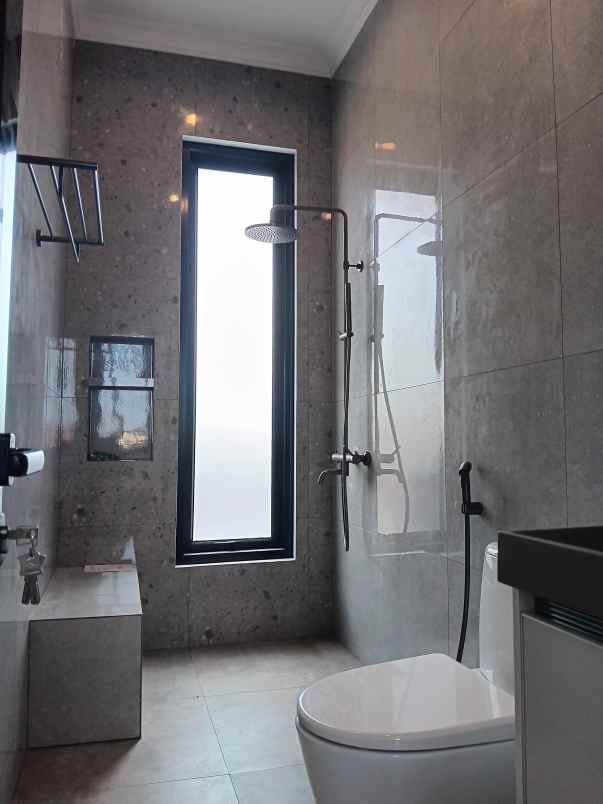 dijual rumah jl raya caman kalimalang