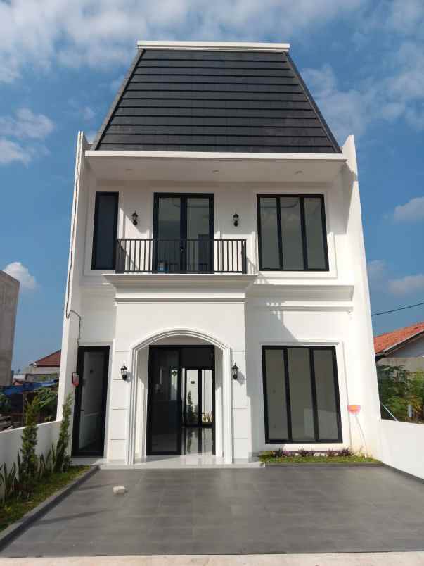 dijual rumah jl raya caman kalimalang