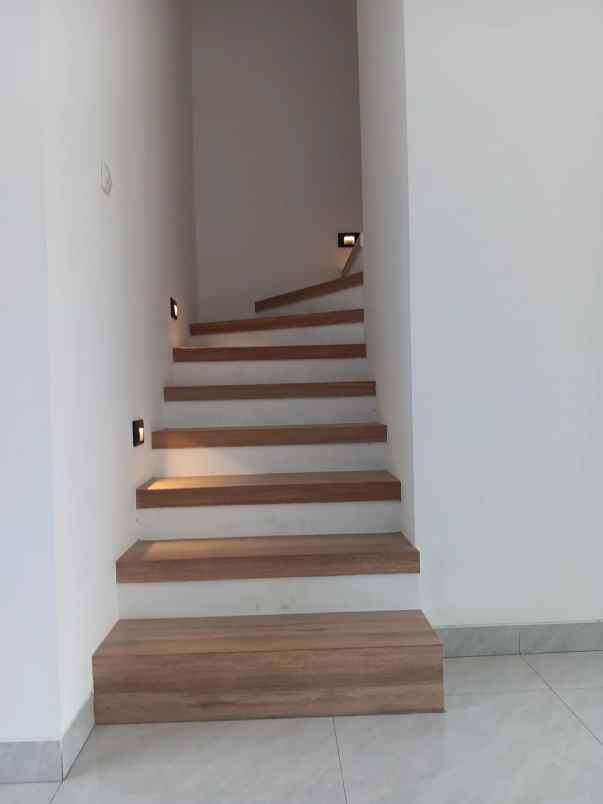 dijual rumah jl raya caman kalimalang
