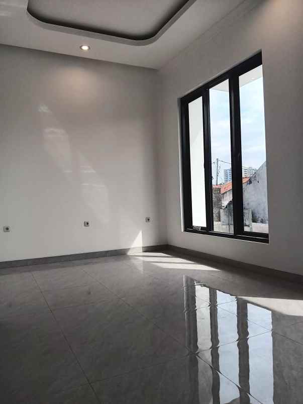 dijual rumah jl raya caman kalimalang
