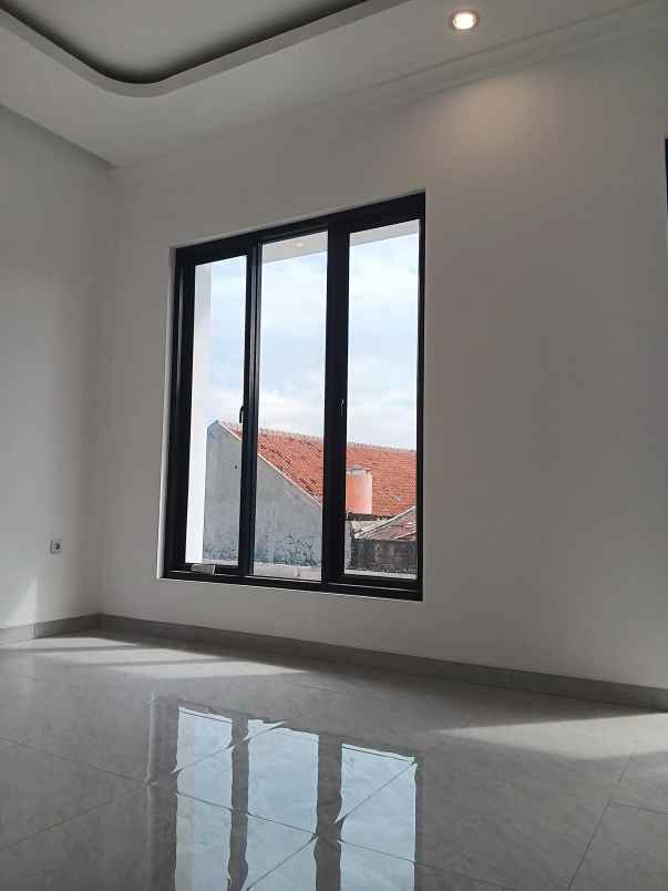dijual rumah jl raya caman kalimalang