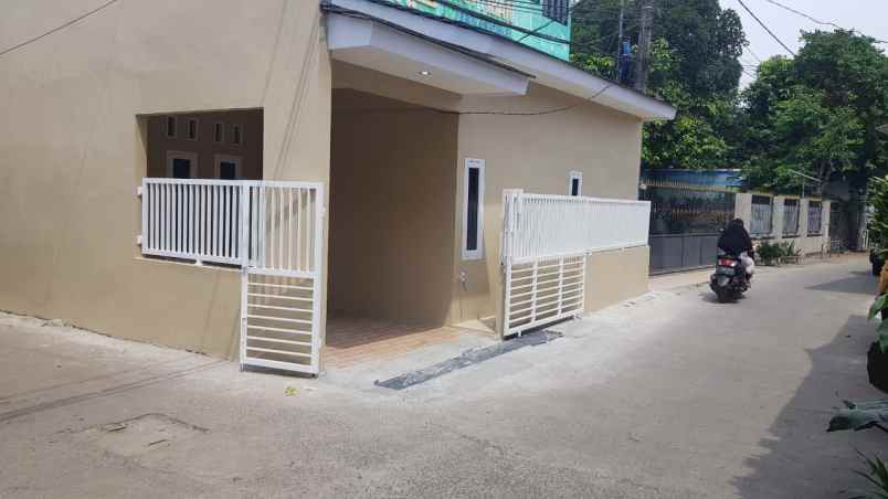 dijual rumah jl raya hankam