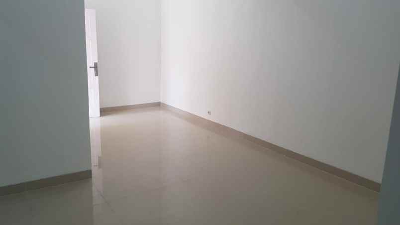 dijual rumah jl raya hankam