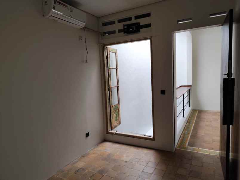 dijual rumah jl raya kebayoran lama