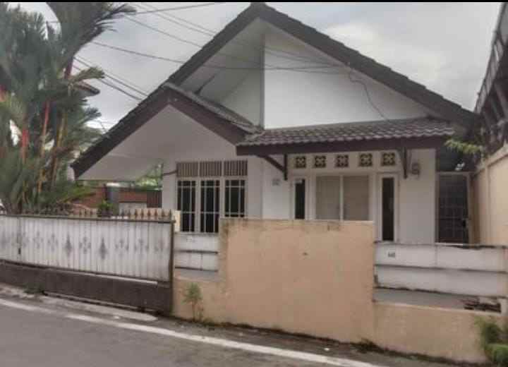 dijual rumah jl raya pondok randu