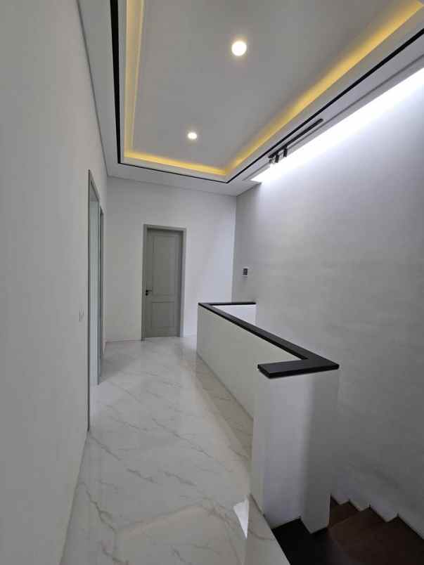 dijual rumah jl raya tambak medokan ayu