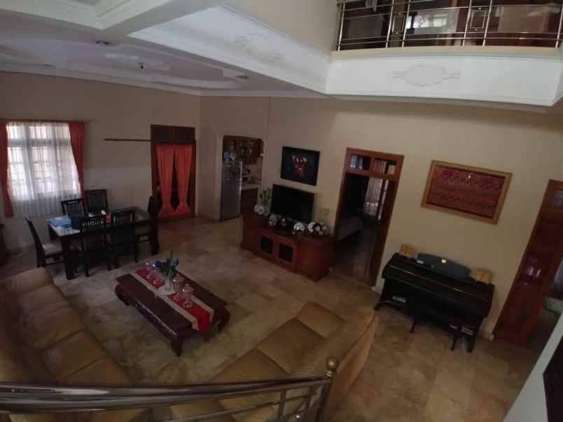 dijual rumah jl suryalaya timur kota