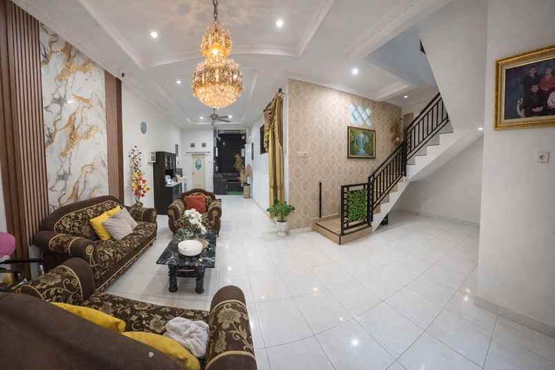 dijual rumah jl terusan mabes hankam