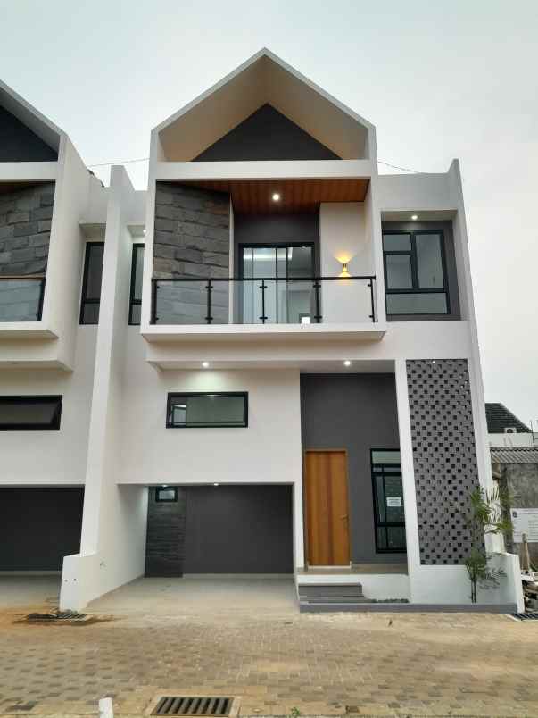 dijual rumah jl warung sila jagakarsa