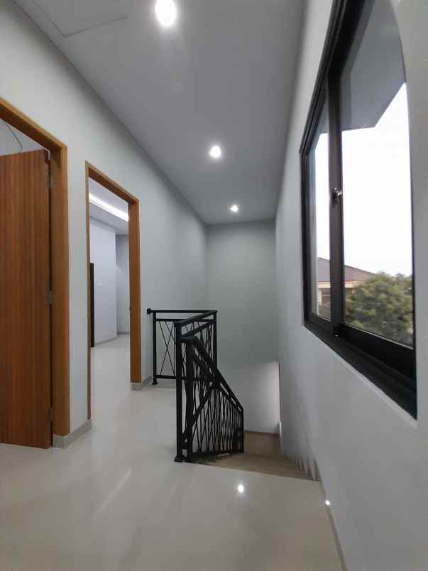 dijual rumah jl warung sila jagakarsa