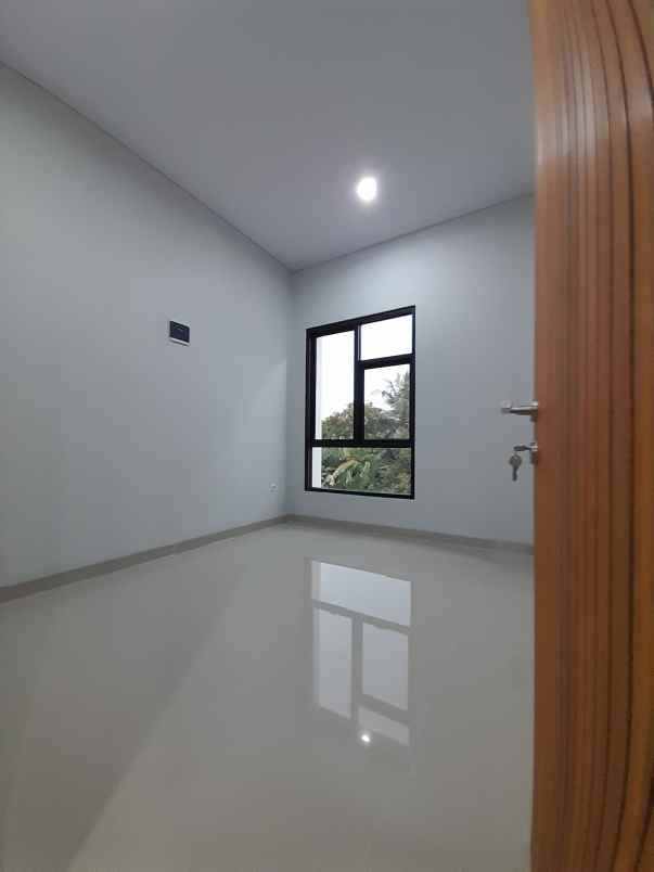 dijual rumah jl warung sila jagakarsa