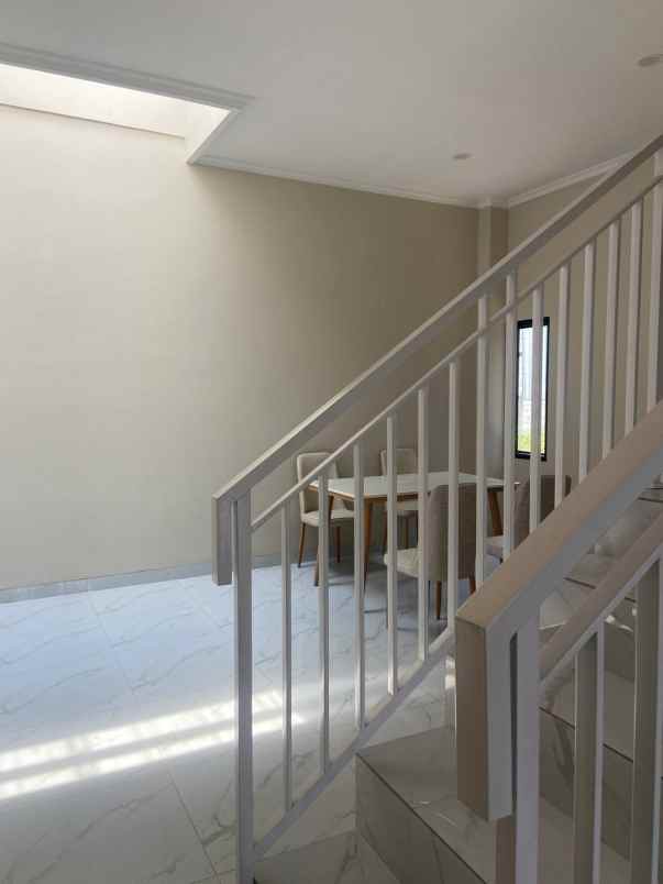 dijual rumah jln cikunir raya jakamulya