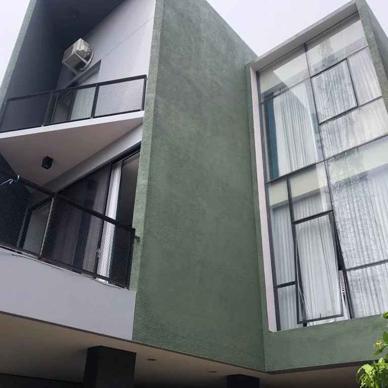 dijual rumah jln raya karang tengah