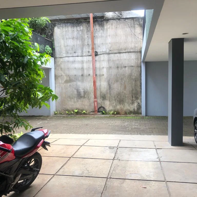 dijual rumah jln raya karang tengah