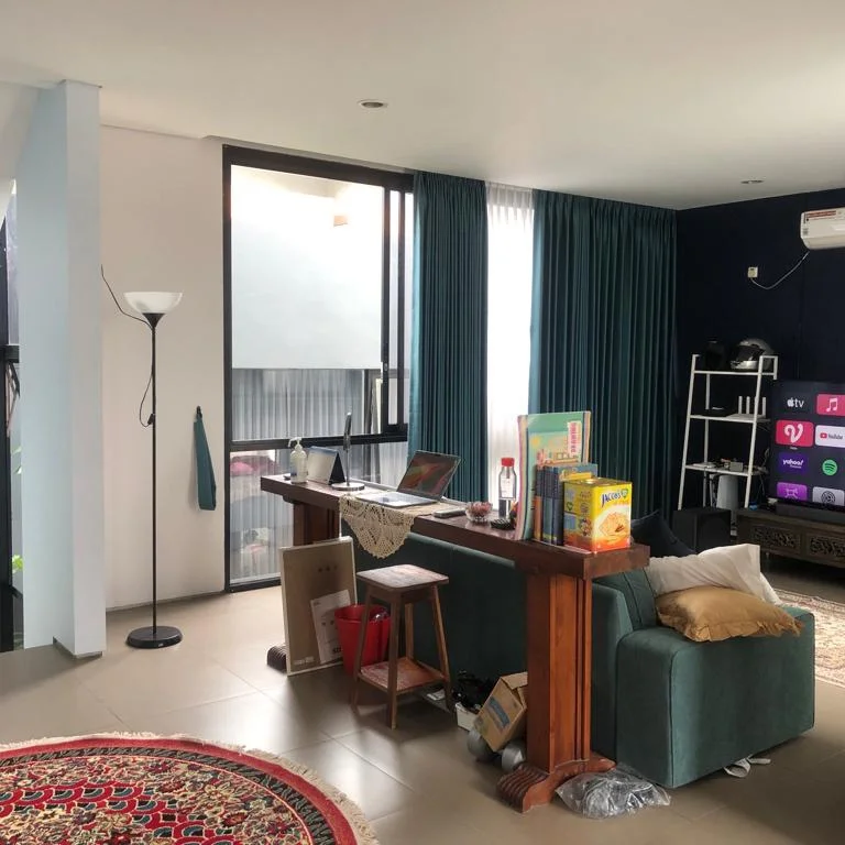 dijual rumah jln raya karang tengah