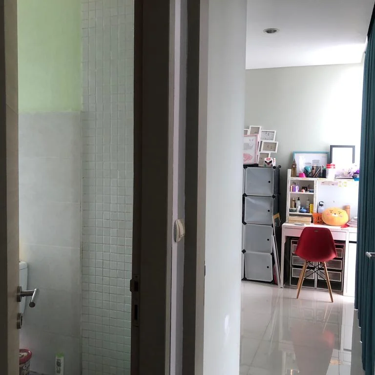 dijual rumah jln raya karang tengah
