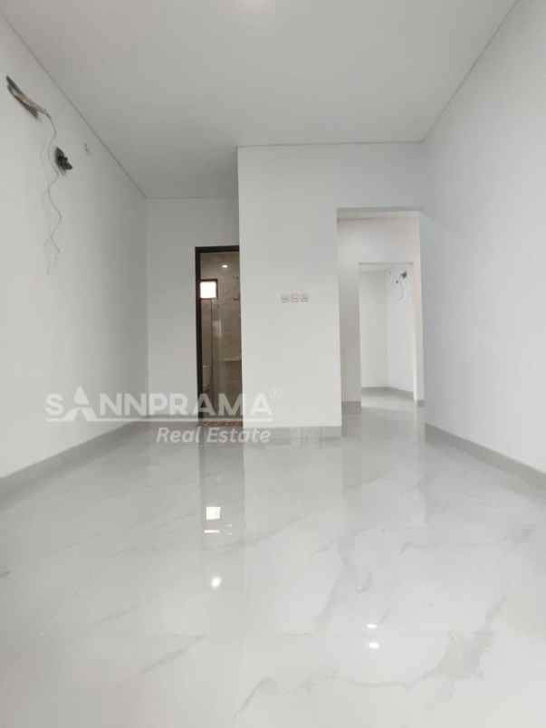 dijual rumah jln raya limo depok