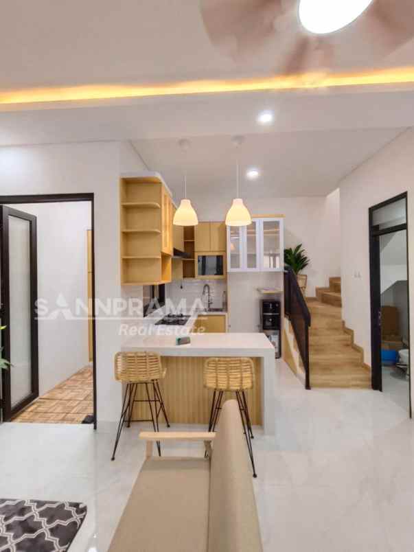 dijual rumah jln raya limo depok