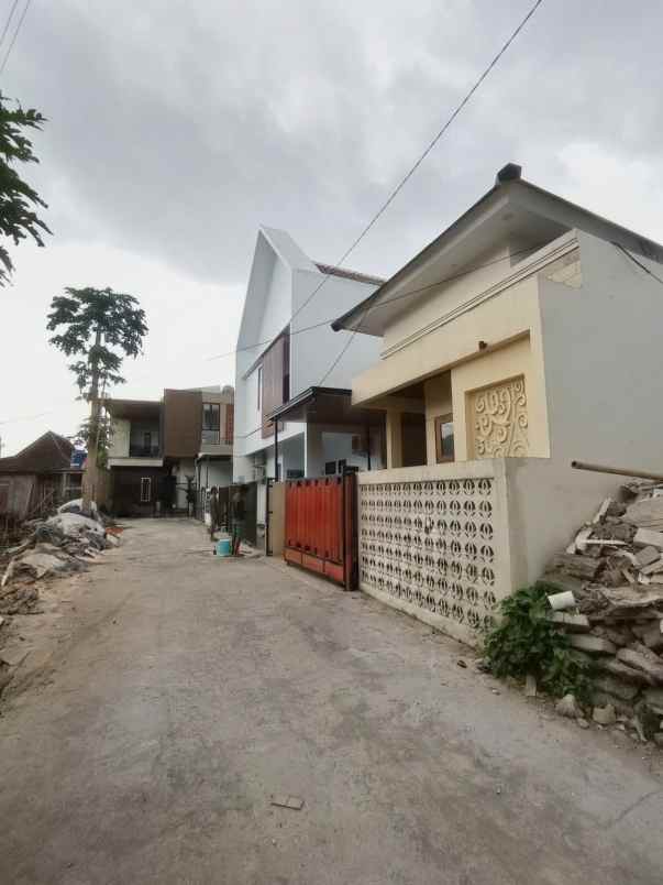 dijual rumah kaliurang km 12