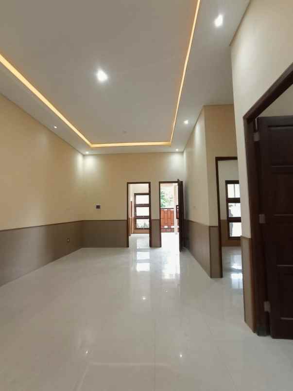 dijual rumah kaliurang km 12