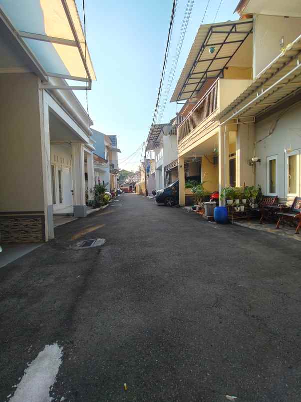 dijual rumah kampung tengah