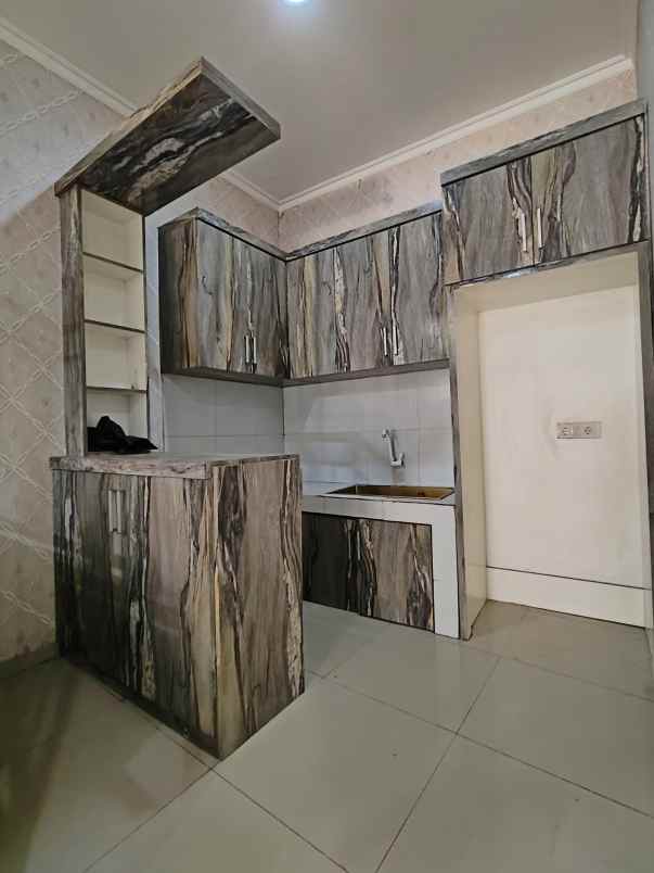 dijual rumah kampung tengah