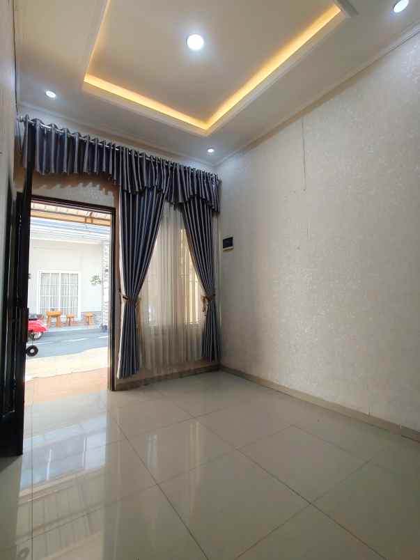 dijual rumah kampung tengah