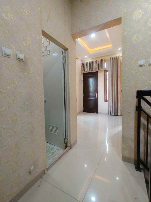 dijual rumah kampung tengah