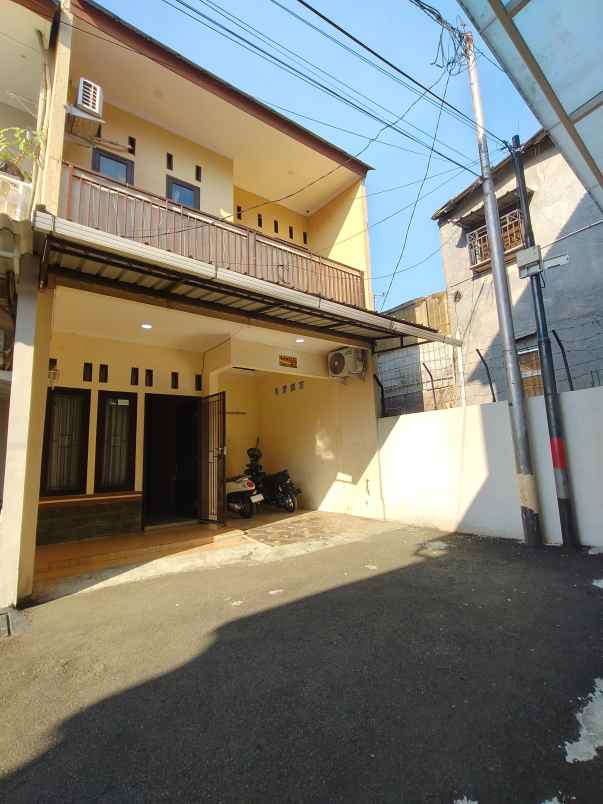 dijual rumah kampung tengah