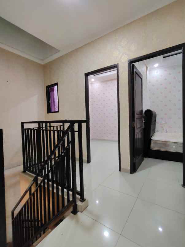 dijual rumah kampung tengah