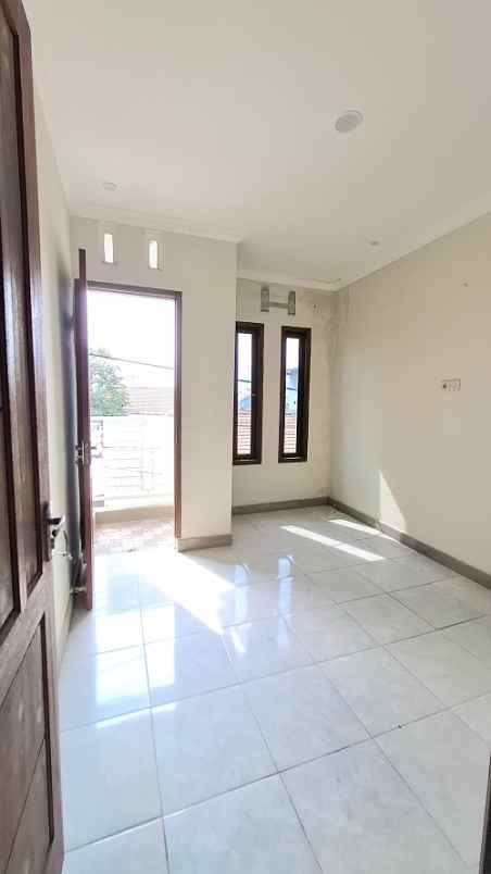 dijual rumah karang empat