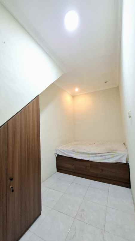 dijual rumah karang empat