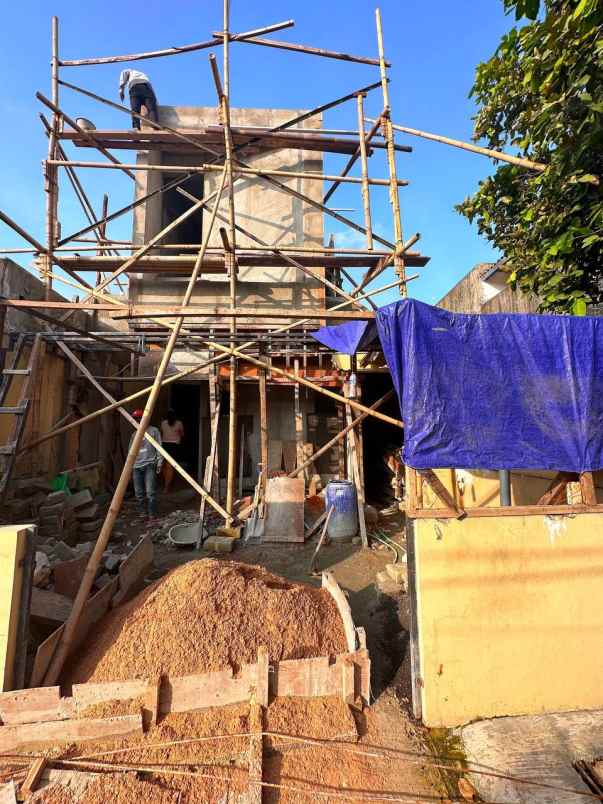 dijual rumah kayu putih