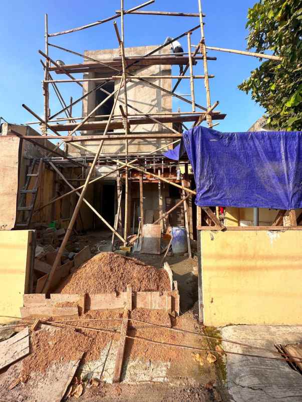 dijual rumah kayu putih