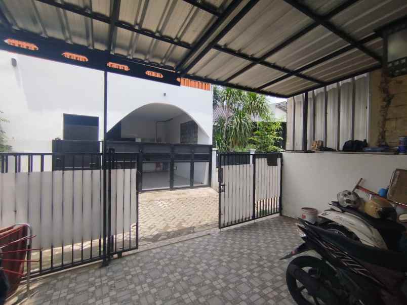 dijual rumah kayugede