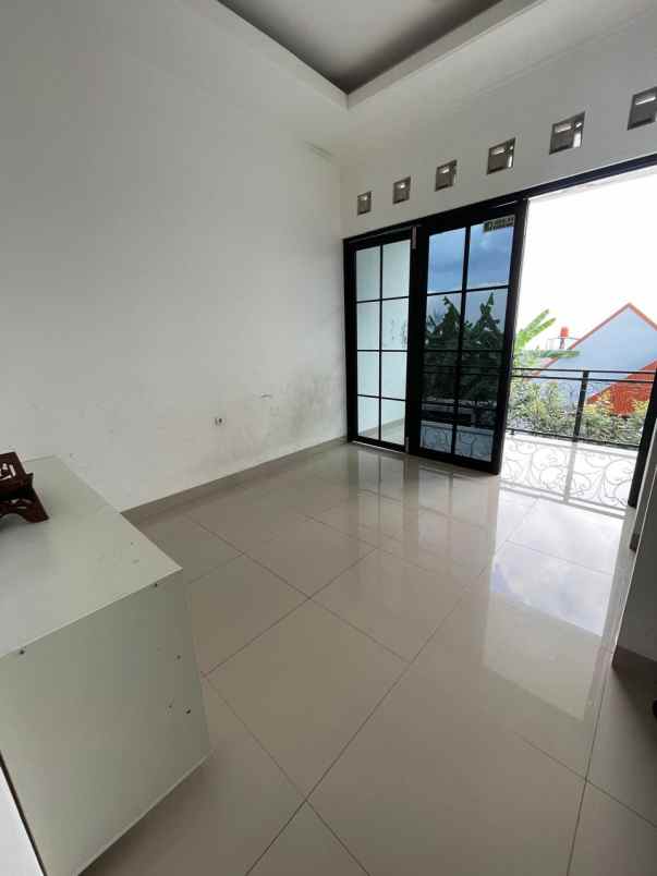 dijual rumah kec parongpong