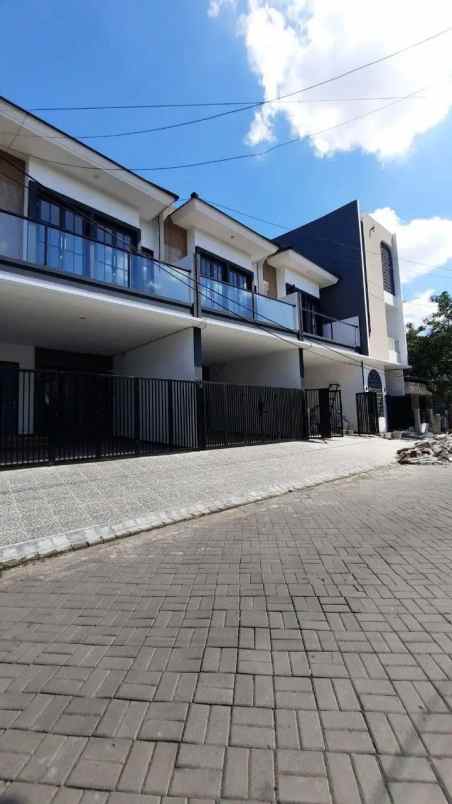 dijual rumah ketintang