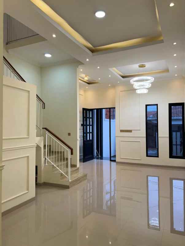 dijual rumah ketintang madya