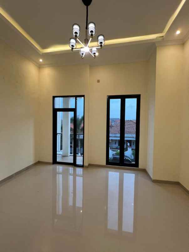 dijual rumah ketintang madya