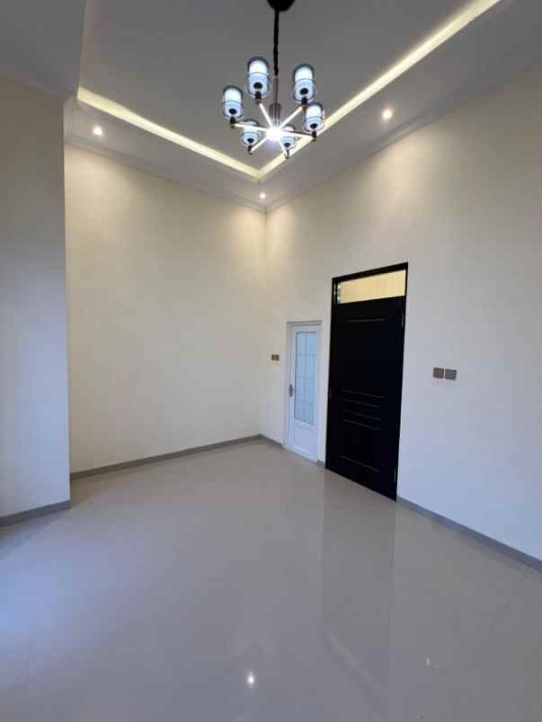 dijual rumah ketintang madya