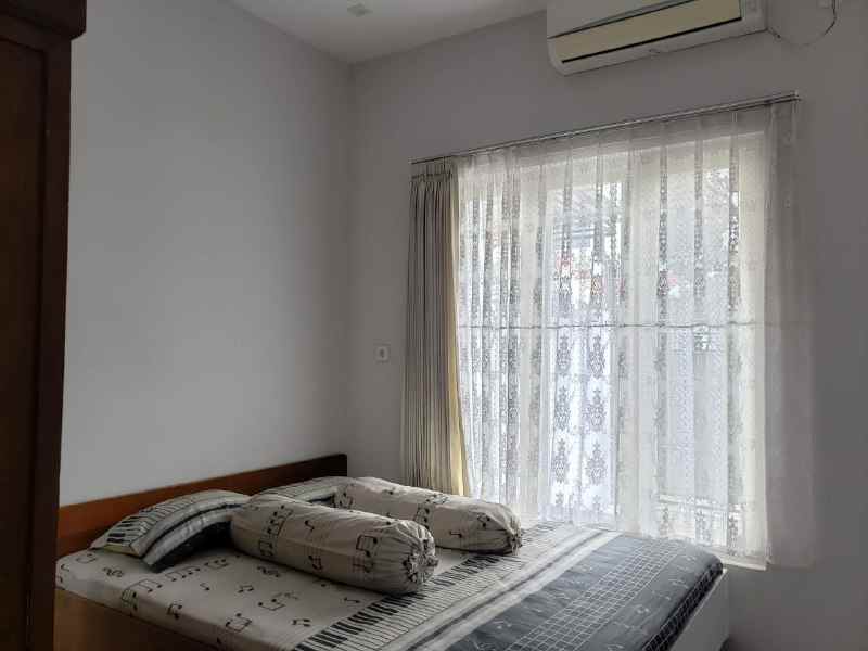 dijual rumah klampis semolo barat