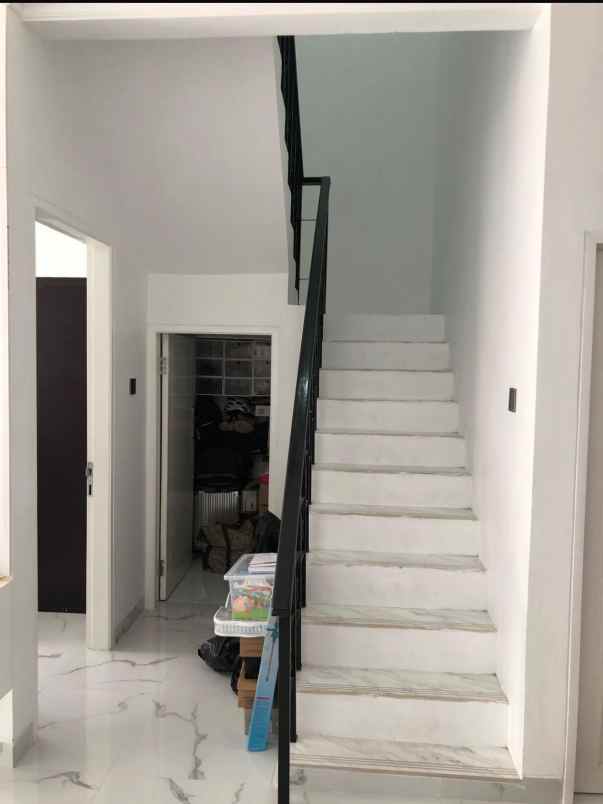 dijual rumah komplek bcs kelapa gading