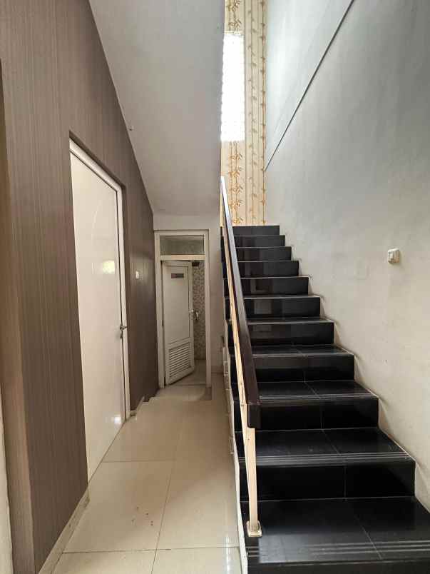 dijual rumah komplek cigadung greenland