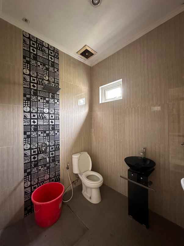 dijual rumah komplek cigadung greenland